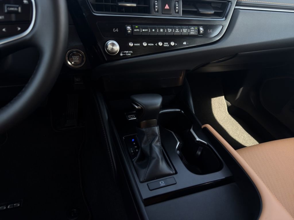 Used 2024 Lexus ES 350 w/ Accessory Package (Z2) image 15