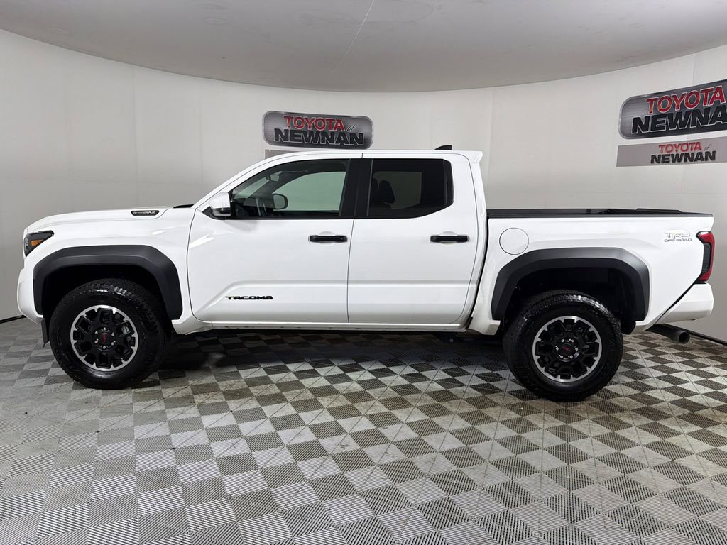 Used 2025 Toyota Tacoma TRD Off-Road AWD/4WD image 6