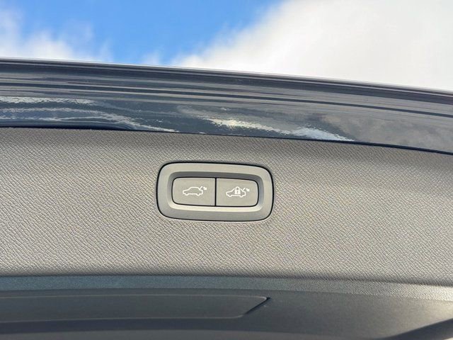 New 2026 Volvo XC90 B6 Plus w/ Protection Package Premier image 17