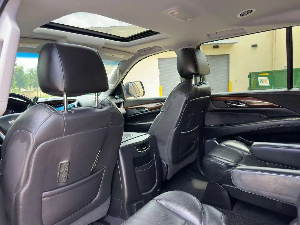 Used 2019 Cadillac Escalade ESV Luxury RWD image 10