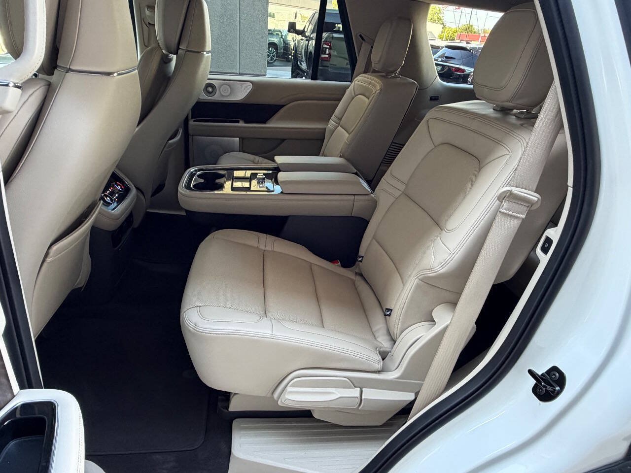 Used 2021 Lincoln Navigator Reserve w/ Luxury Package AWD/4WD image 21