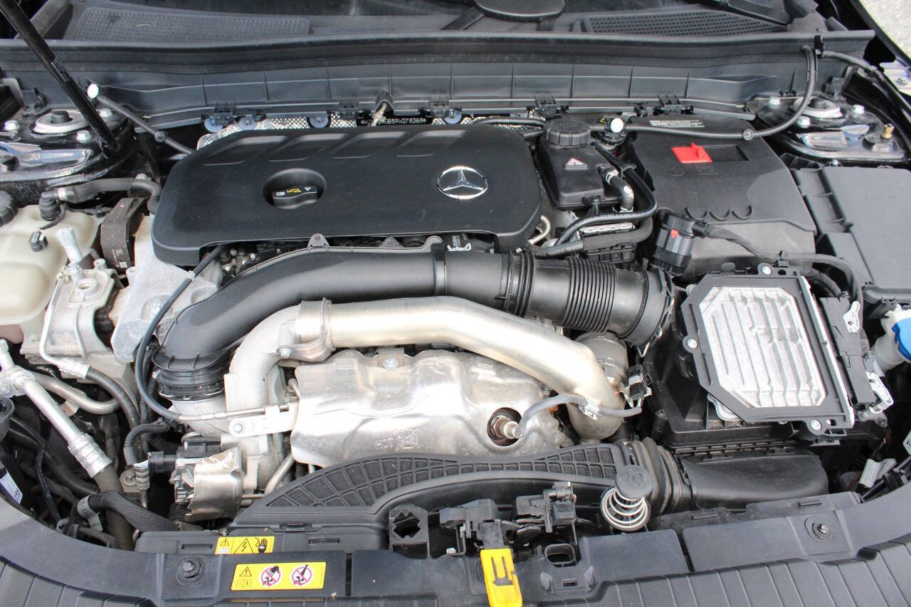 Used 2024 Mercedes-Benz GLB 250 image 25