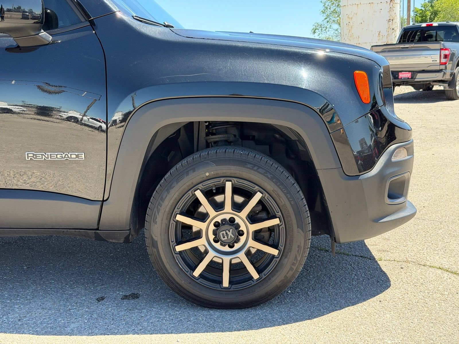 Used 2018 Jeep Renegade Latitude w/ Cold Weather Group AWD/4WD image 4