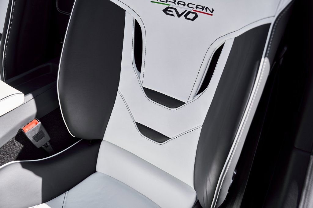 Used 2024 Lamborghini Huracan EVO image 49