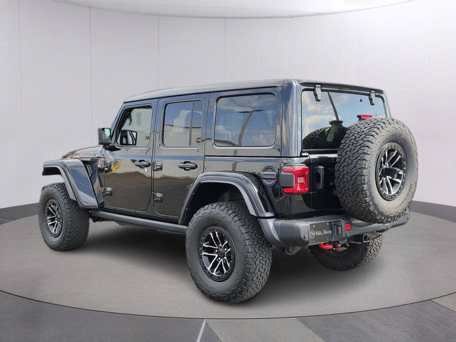 Used 2024 Jeep Wrangler Unlimited Rubicon AWD/4WD image 3