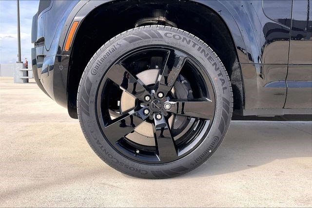 New 2026 Land Rover Defender 110 X-Dynamic SE image 15