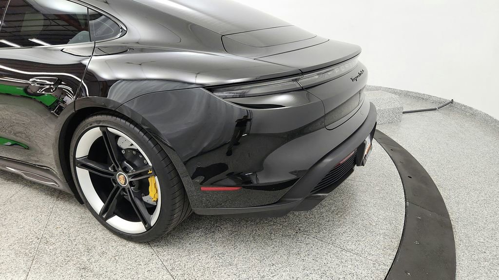 Used 2022 Porsche Taycan Turbo S image 15