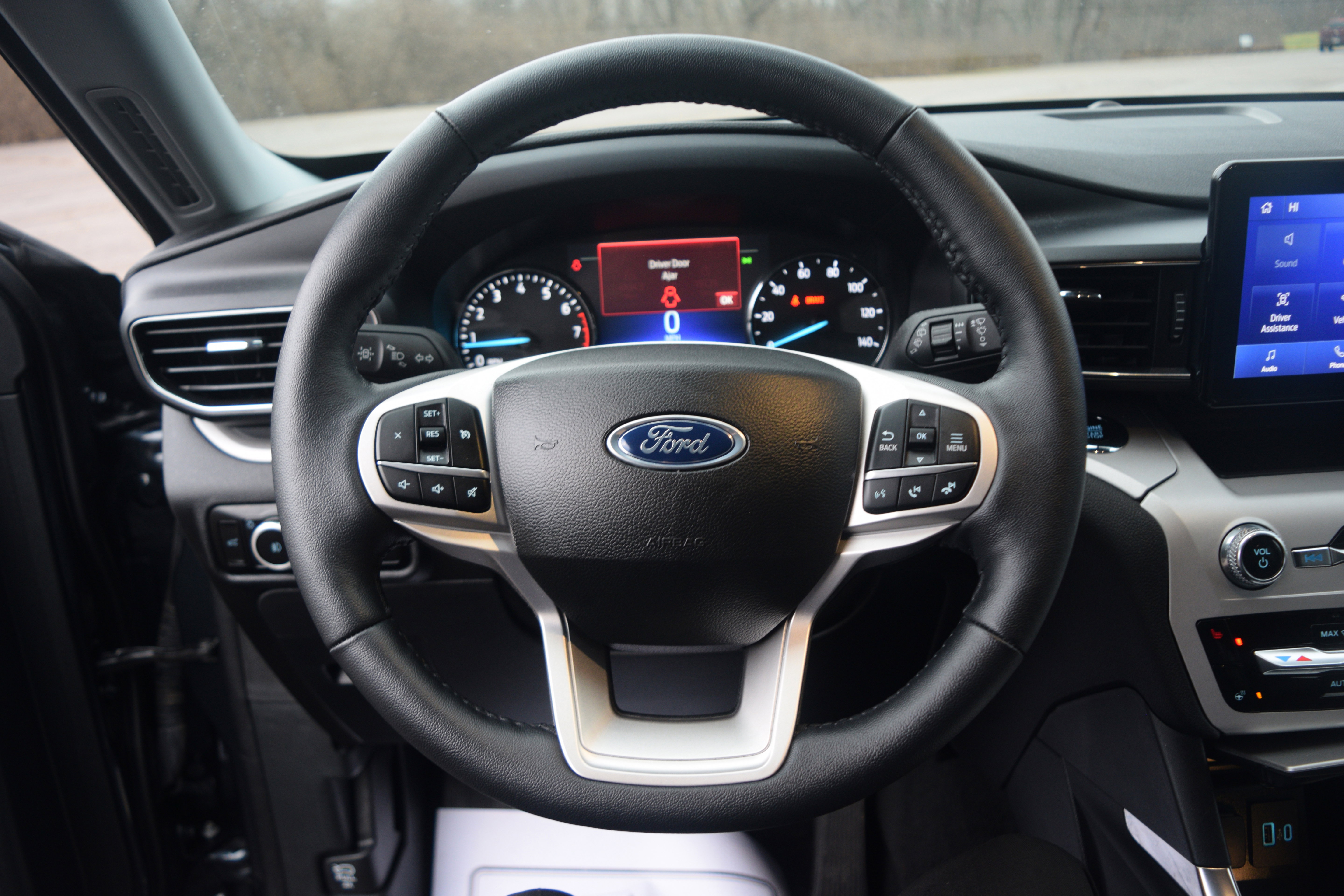 Used 2023 Ford Explorer XLT w/ Equipment Group 202A image 4