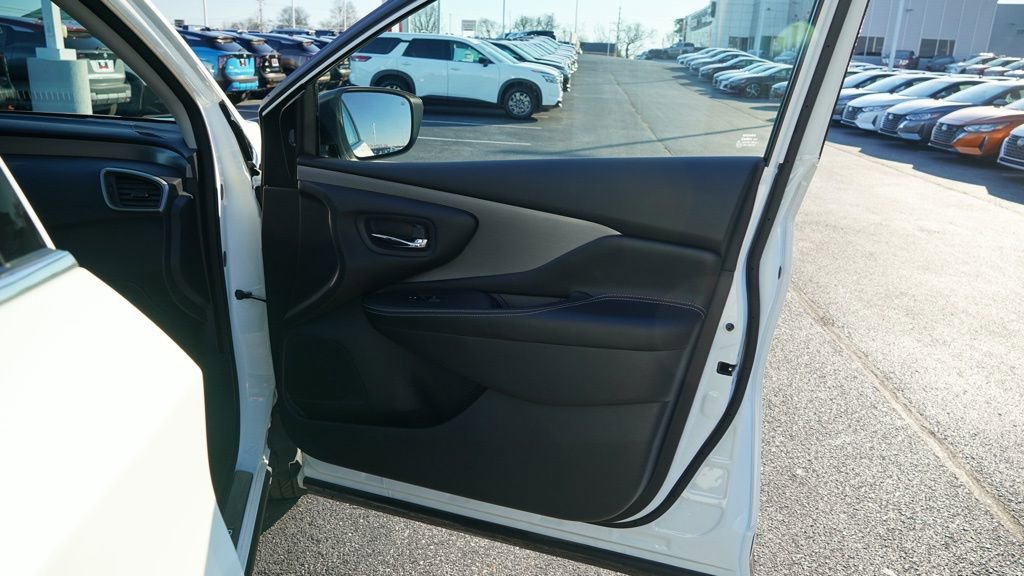 Used 2024 Nissan Murano SV w/ SV Midnight Edition Package image 23