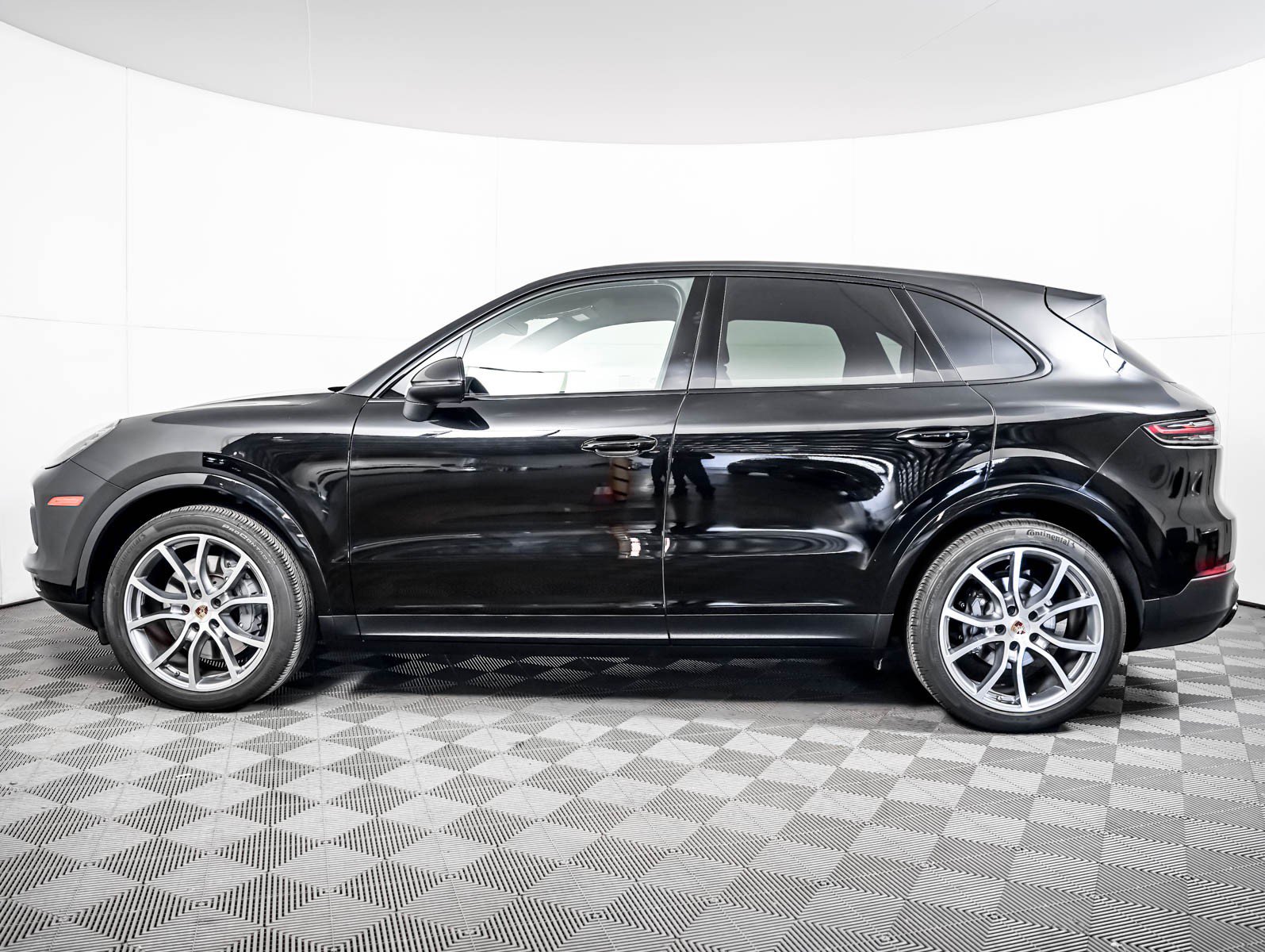 Certified 2023 Porsche Cayenne S Platinum AWD/4WD image 2