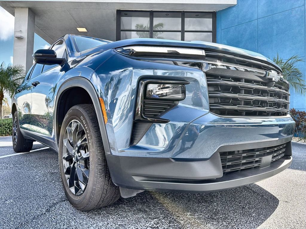 Used 2024 Chevrolet Traverse LS w/ Midnight/Sport Edition image 18