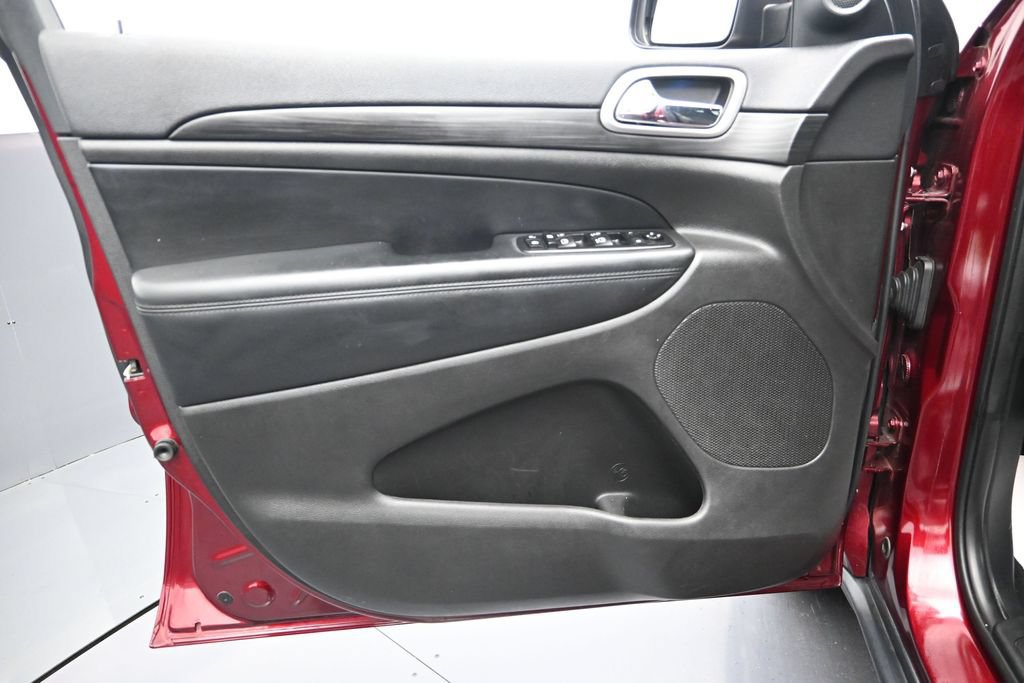 Used 2020 Jeep Grand Cherokee Laredo RWD image 12