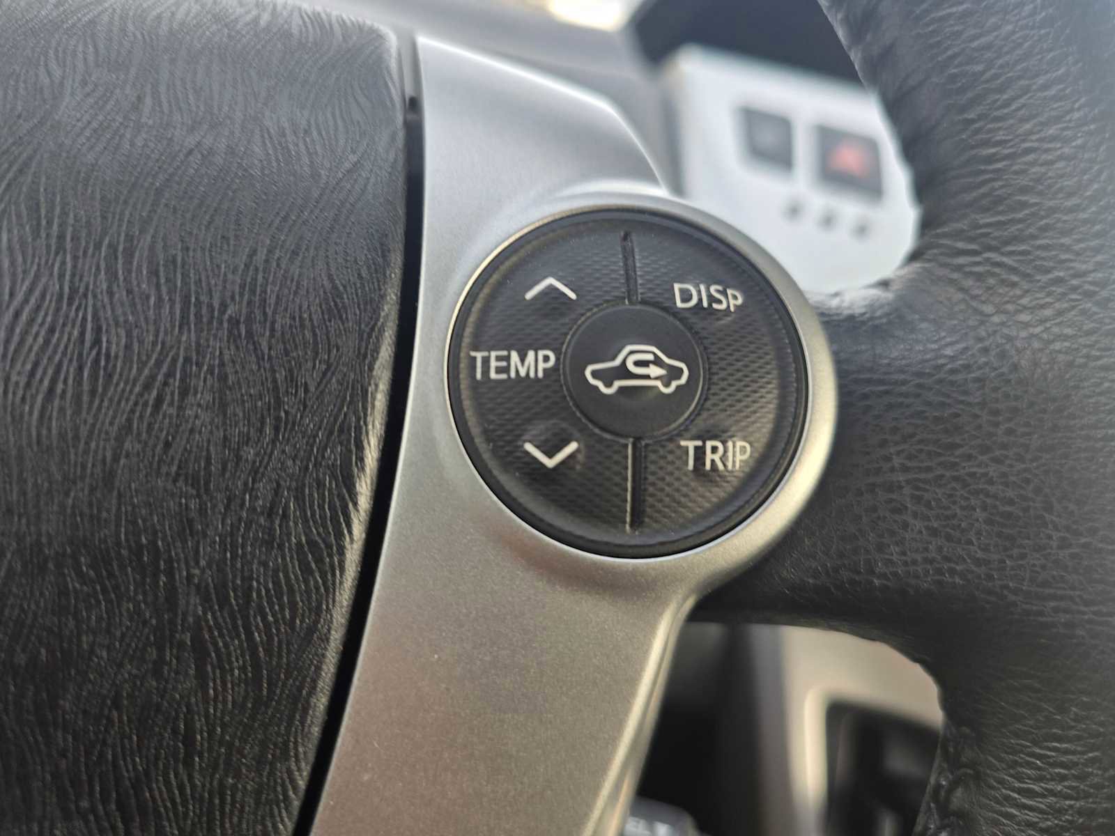 Used 2014 Toyota Prius V Five image 31