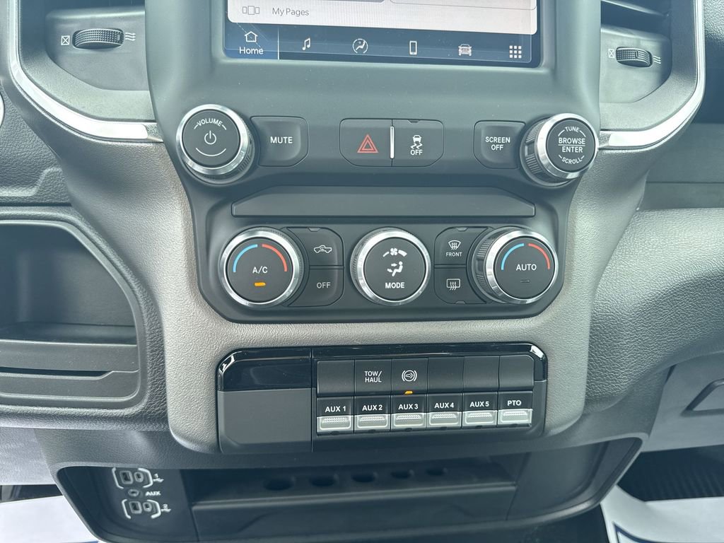 New 2024 RAM 5500 SLT w/ Quick Order Package 2YG SLT AWD/4WD image 17