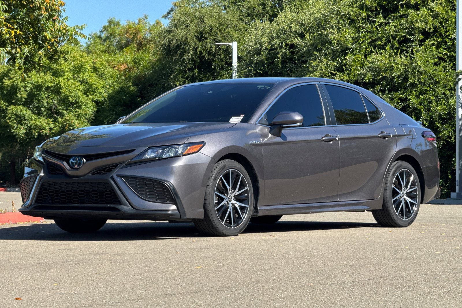 Used 2021 Toyota Camry SE w/ Cold Weather Package FWD image 8