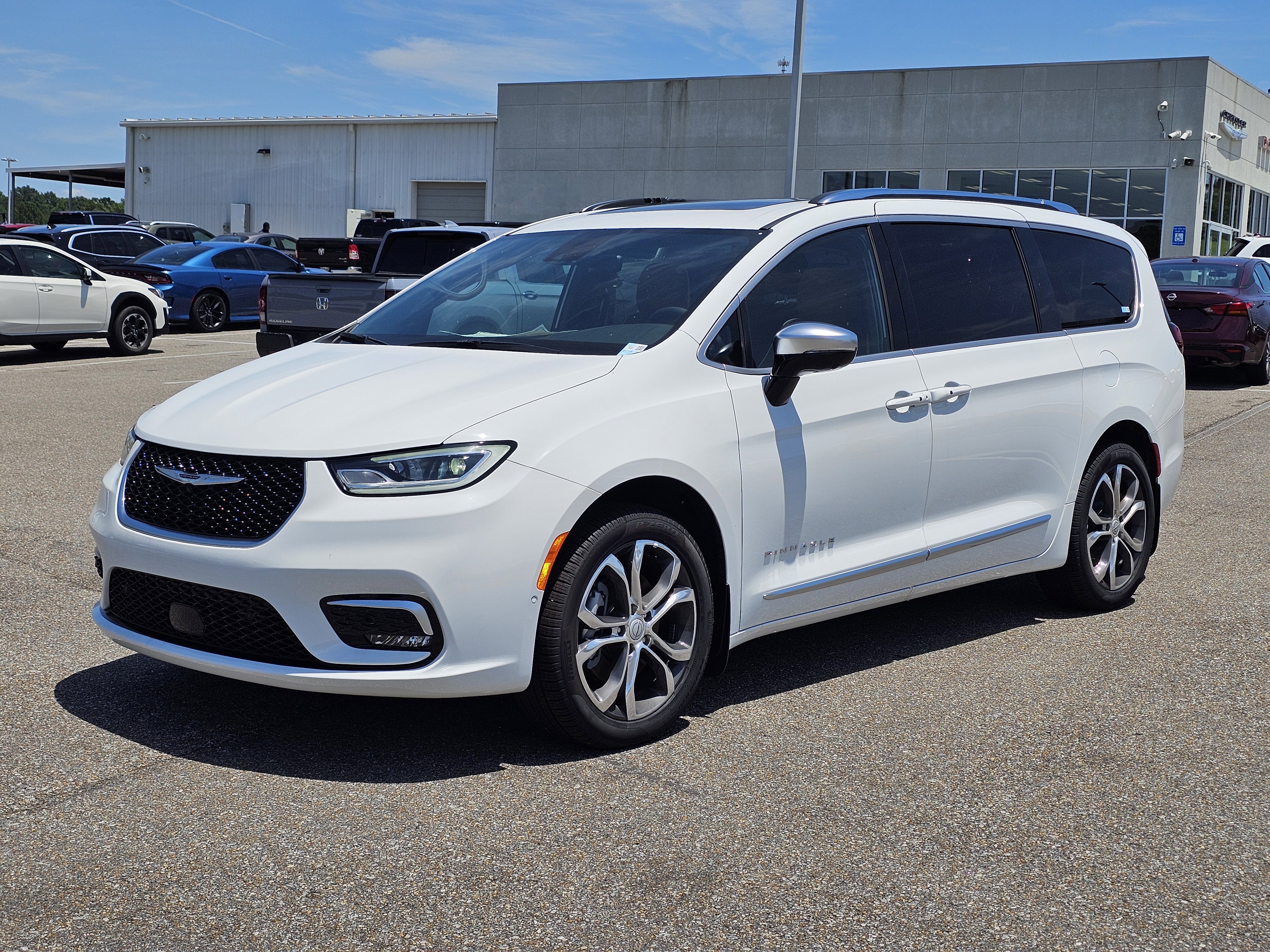 New 2026 Chrysler Pacifica Pinnacle w/ Trailer Tow Group AWD/4WD video 1