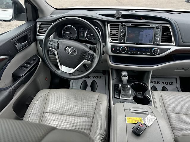 Used 2016 Toyota Highlander Limited w/ Four Season Floor Mat Package AWD/4WD image 19