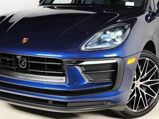 Certified 2026 Porsche Macan AWD/4WD image 31