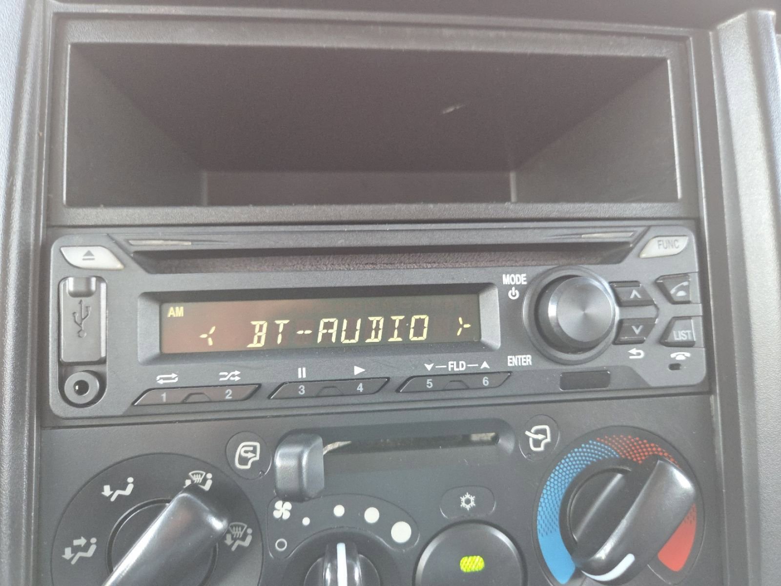 Used 2023 Isuzu NPR image 3