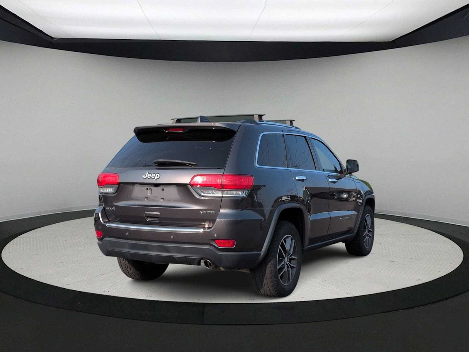 Used 2017 Jeep Grand Cherokee Limited w/ Luxury Group II AWD/4WD image 8