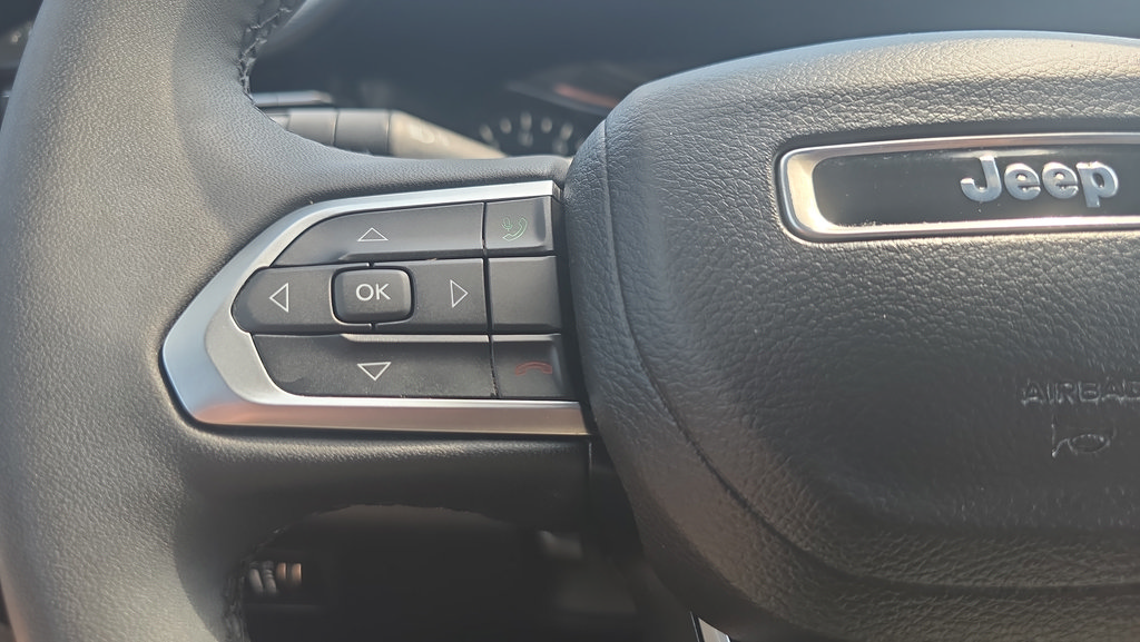 Used 2023 Jeep Compass Latitude w/ Sun and Sound Group AWD/4WD image 28