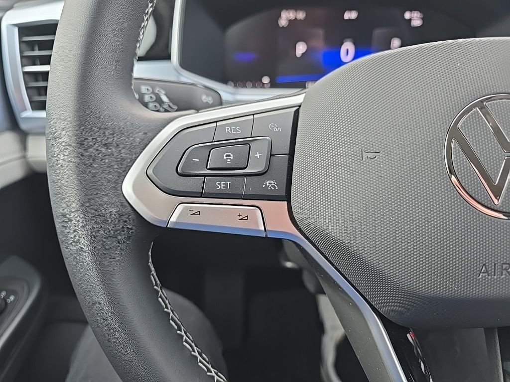 Used 2025 Volkswagen Taos SE image 13