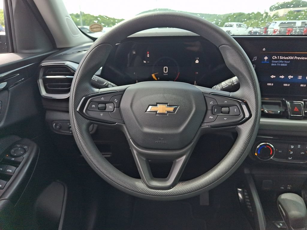 Used 2025 Chevrolet TrailBlazer LT AWD/4WD image 19
