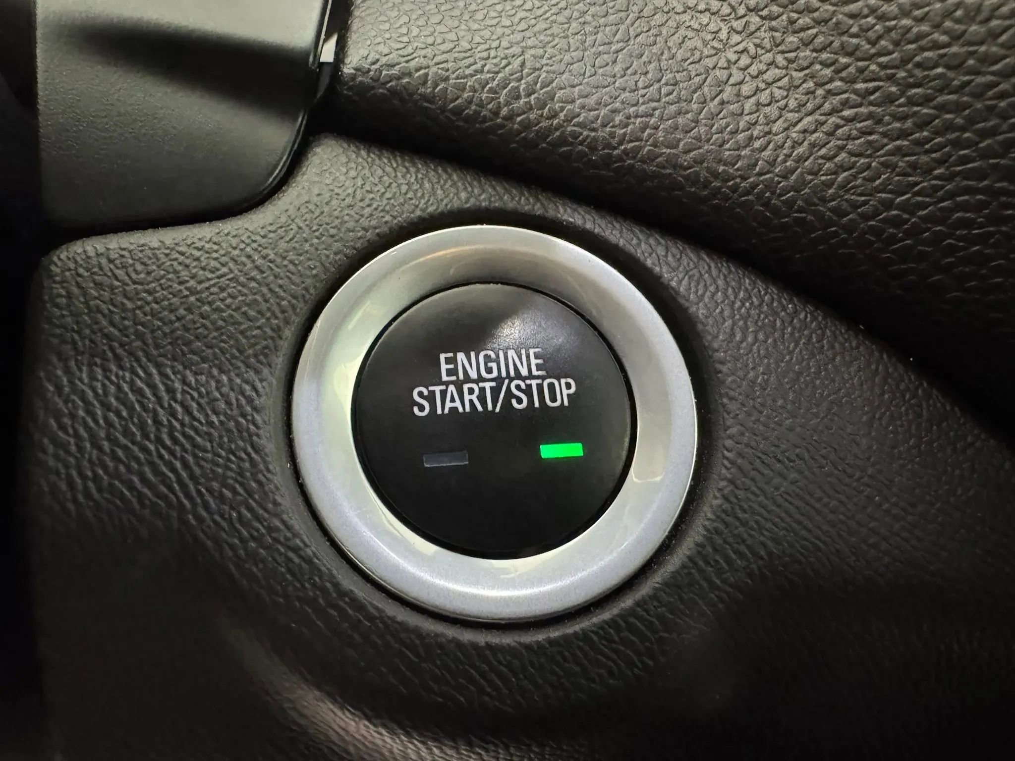 Used 2020 Chevrolet Equinox LT w/ Driver Convenience Package FWD image 17