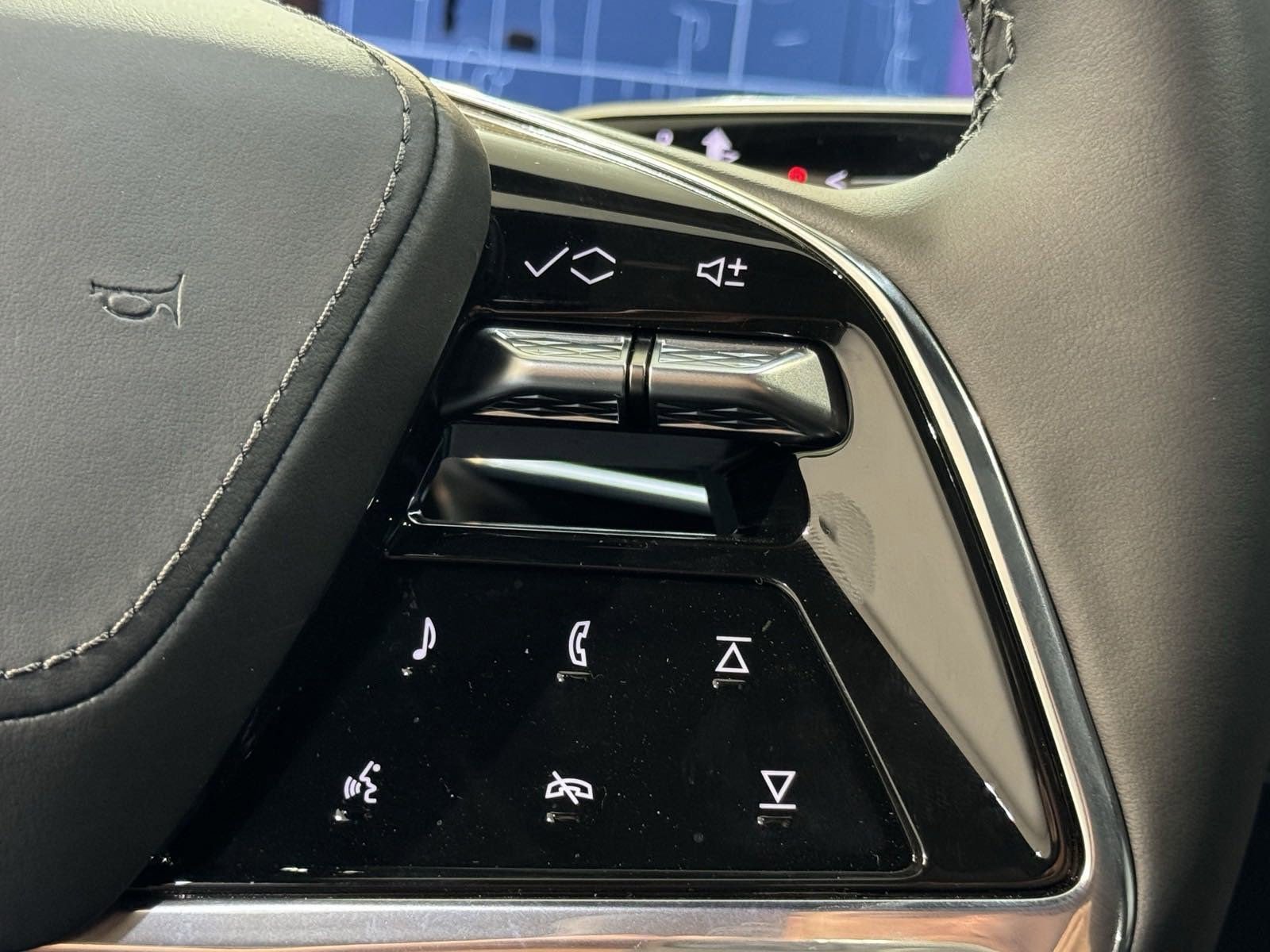 New 2025 Cadillac Escalade IQ Luxury 2 image 31