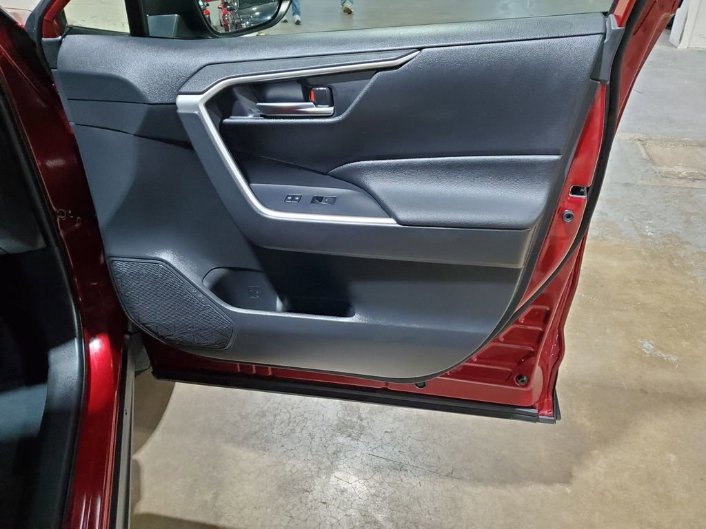 Used 2022 Toyota RAV4 XLE FWD image 20