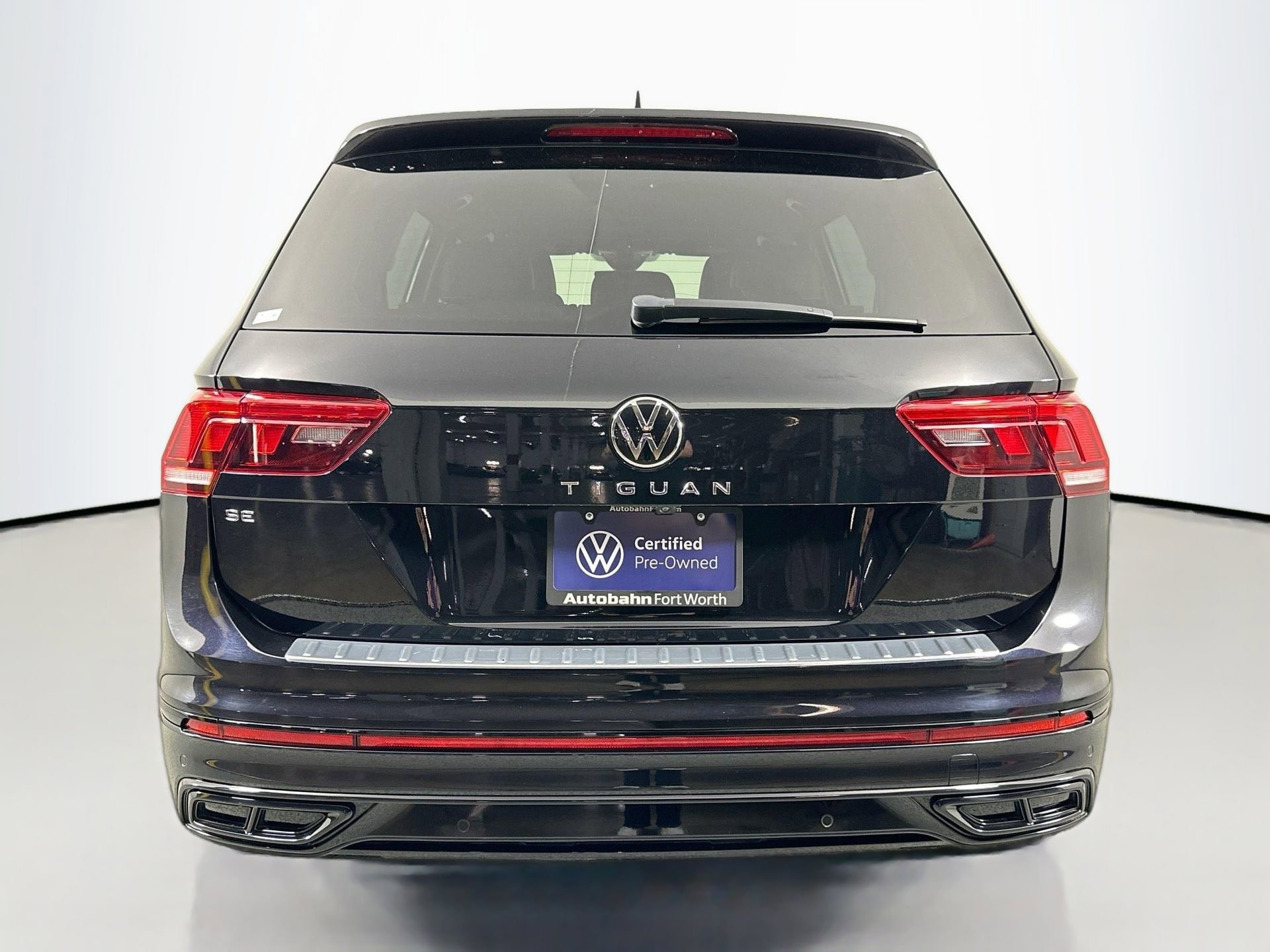 Certified 2022 Volkswagen Tiguan SE R-Line image 6