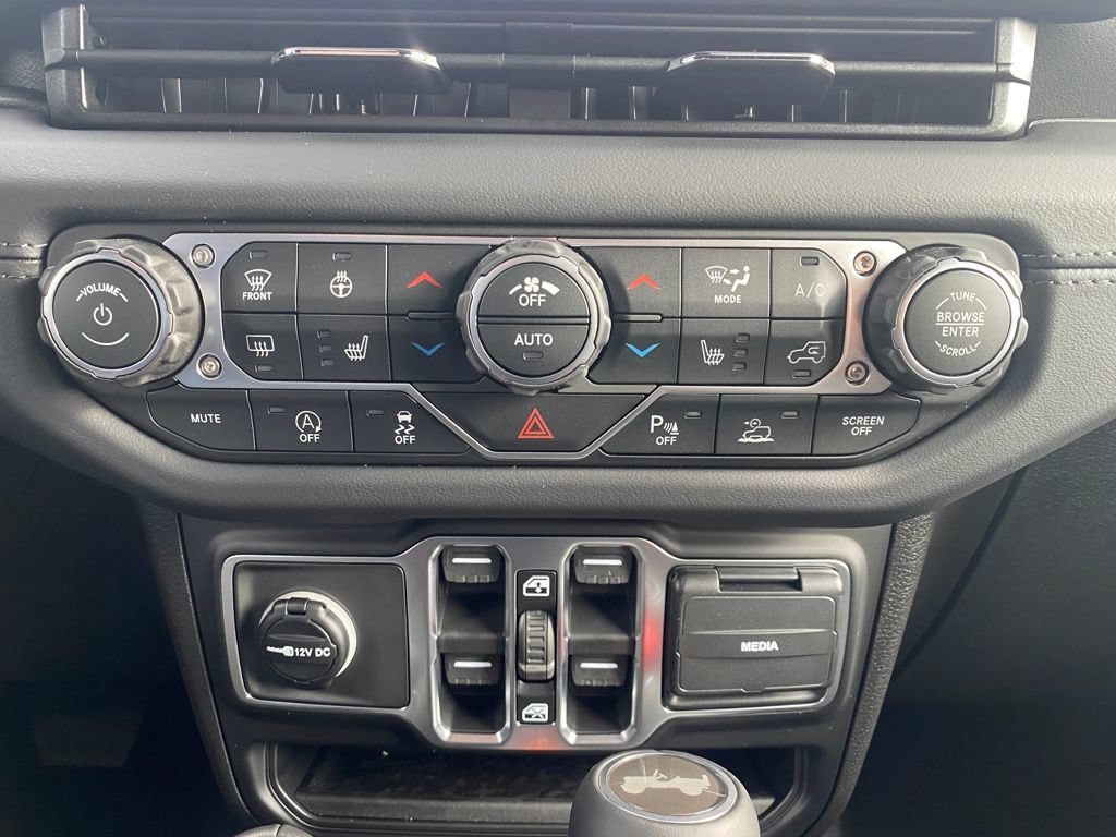 New 2026 Jeep Wrangler Unlimited Sahara AWD/4WD image 18