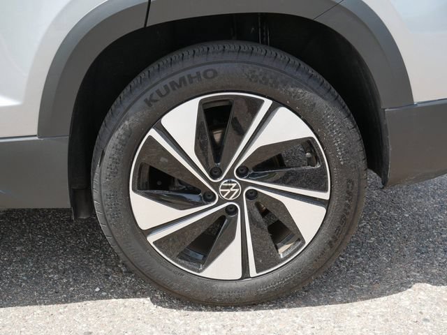 Certified 2025 Volkswagen Taos SE AWD/4WD image 9
