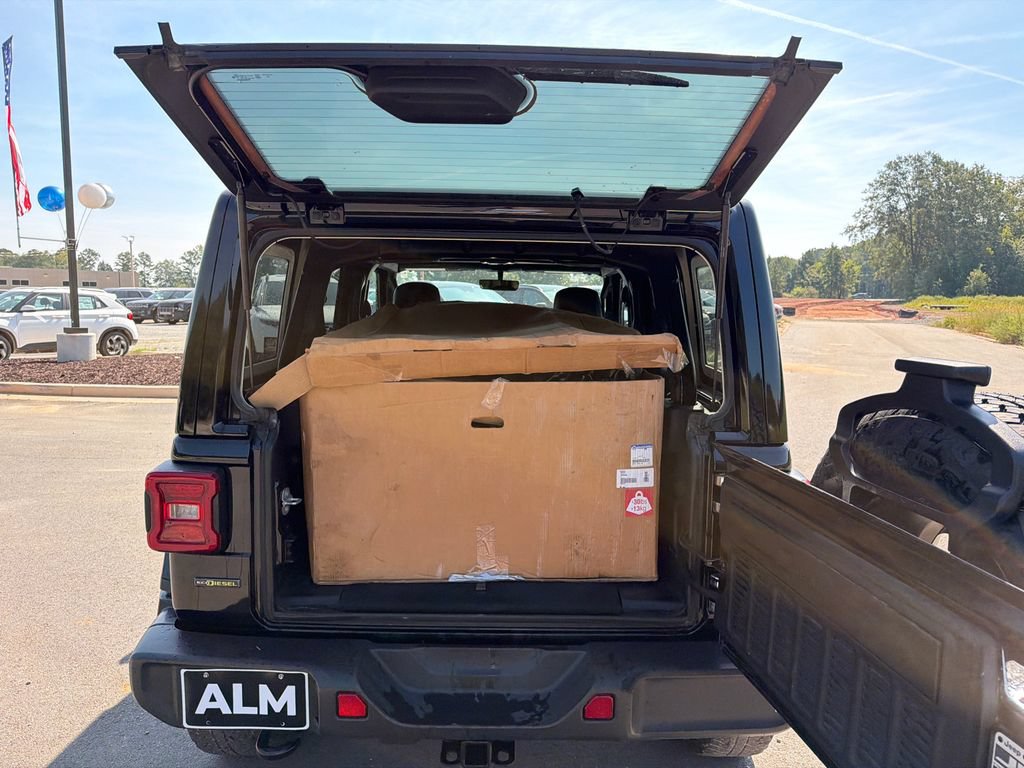 Used 2022 Jeep Wrangler Unlimited Sahara AWD/4WD image 16