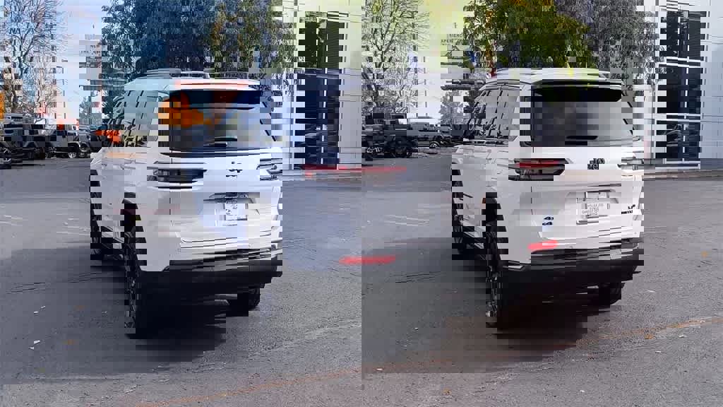 New 2025 Jeep Grand Cherokee L Limited w/ Luxury Tech Group II image 7