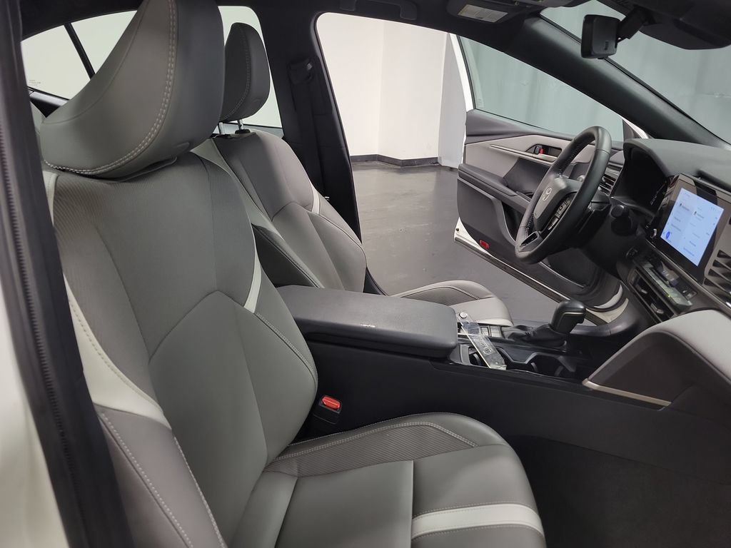 Used 2025 Toyota Camry SE w/ Convenience Package FWD image 33