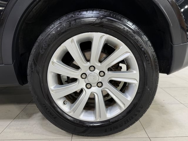 Used 2017 Land Rover Discovery Sport SE AWD/4WD image 34