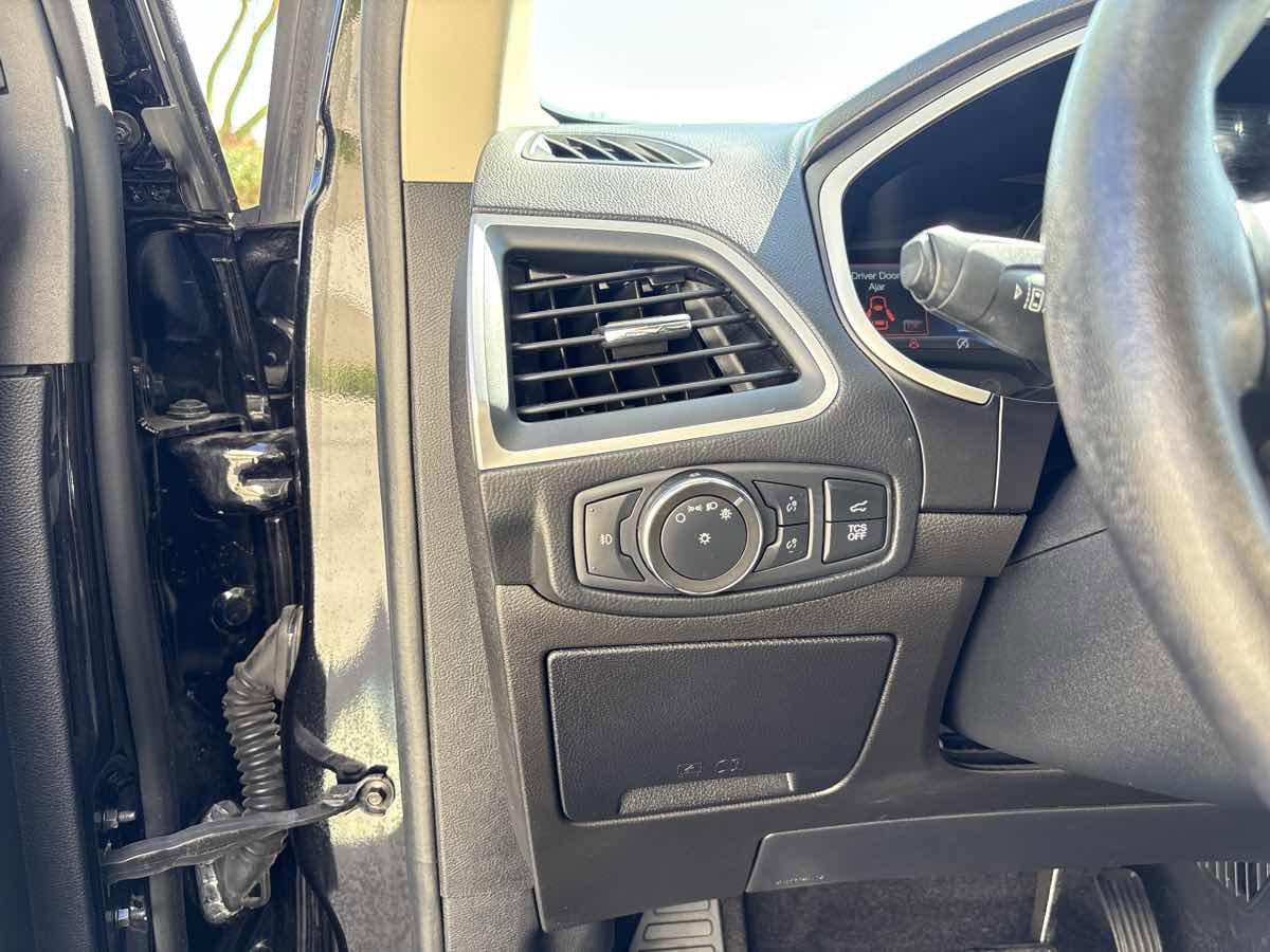 Used 2020 Ford Edge SEL w/ Convenience Package image 23