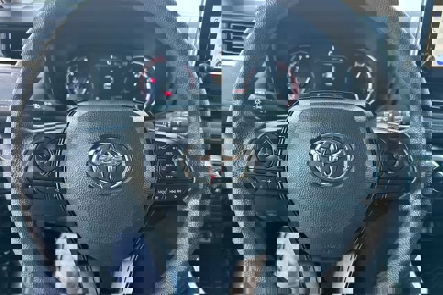 Used 2025 Toyota RAV4 XLE image 27