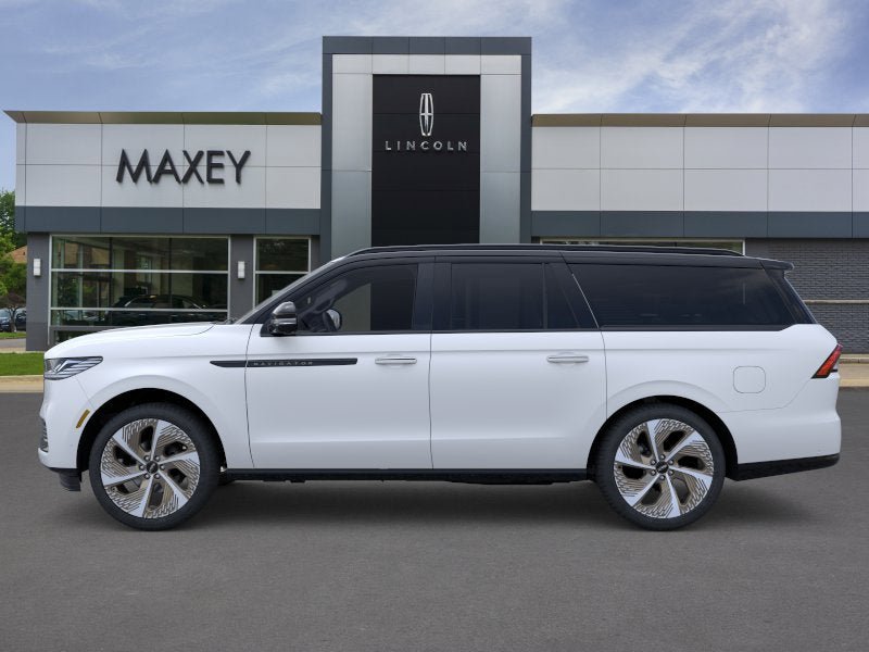 New 2026 Lincoln Navigator L Black Label AWD/4WD image 3