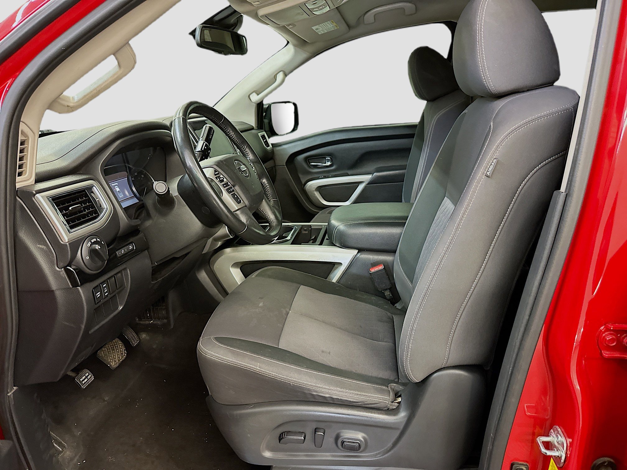 Used 2020 Nissan Titan SV w/ SV Convenience Package image 13