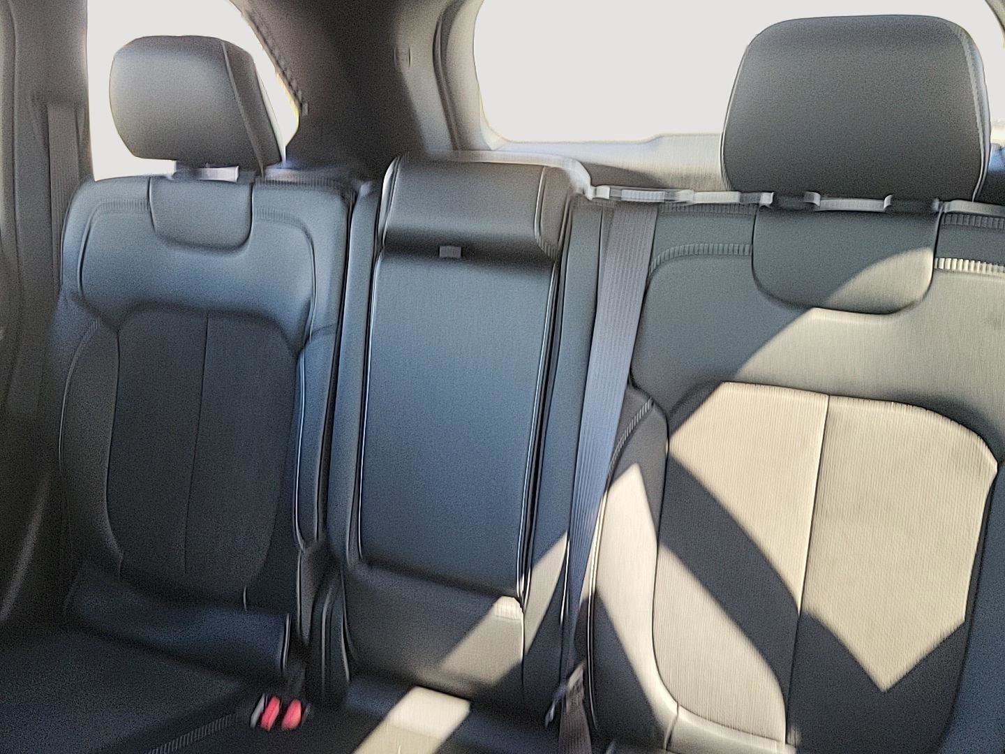 New 2025 Jeep Grand Cherokee Altitude image 32