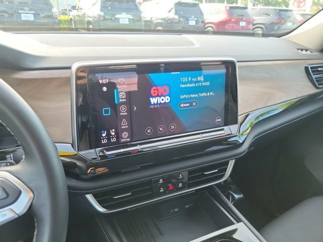 Used 2025 Volkswagen Atlas SE FWD image 23