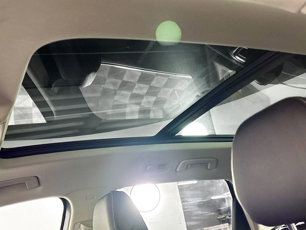 Certified 2023 Volkswagen Taos SEL image 19