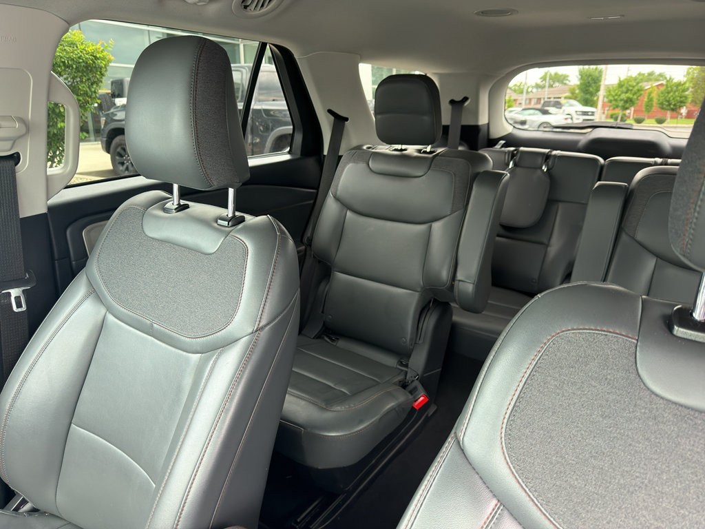 Used 2025 Ford Explorer Active w/ Active Comfort Package AWD/4WD image 16