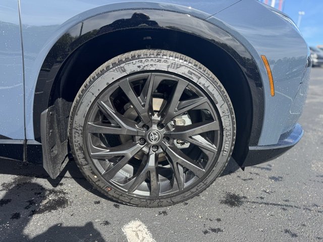 New 2025 Toyota Crown Signia image 9