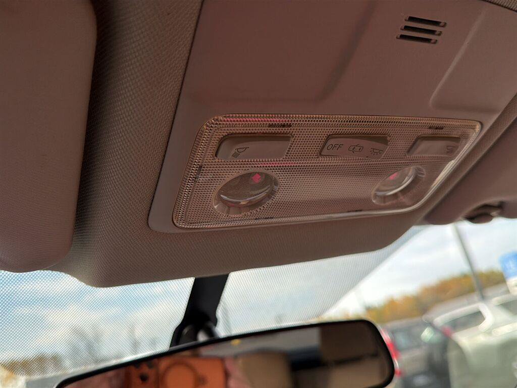 Used 2013 Toyota RAV4 LE AWD/4WD image 19