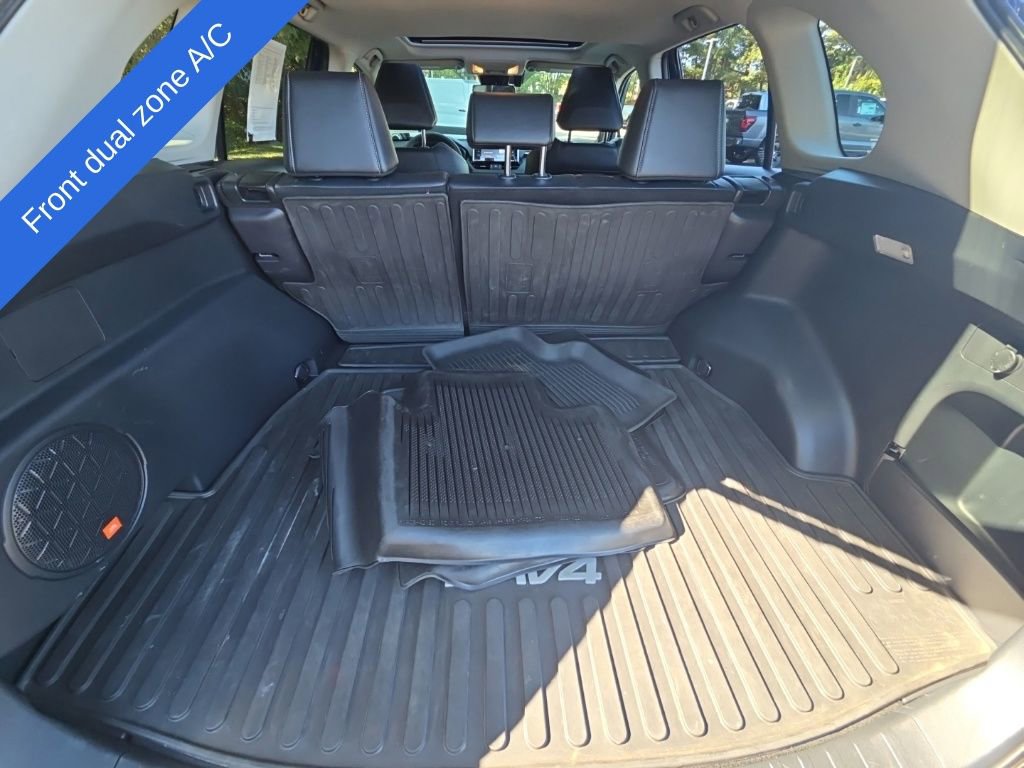 Used 2019 Toyota RAV4 XLE Premium image 11