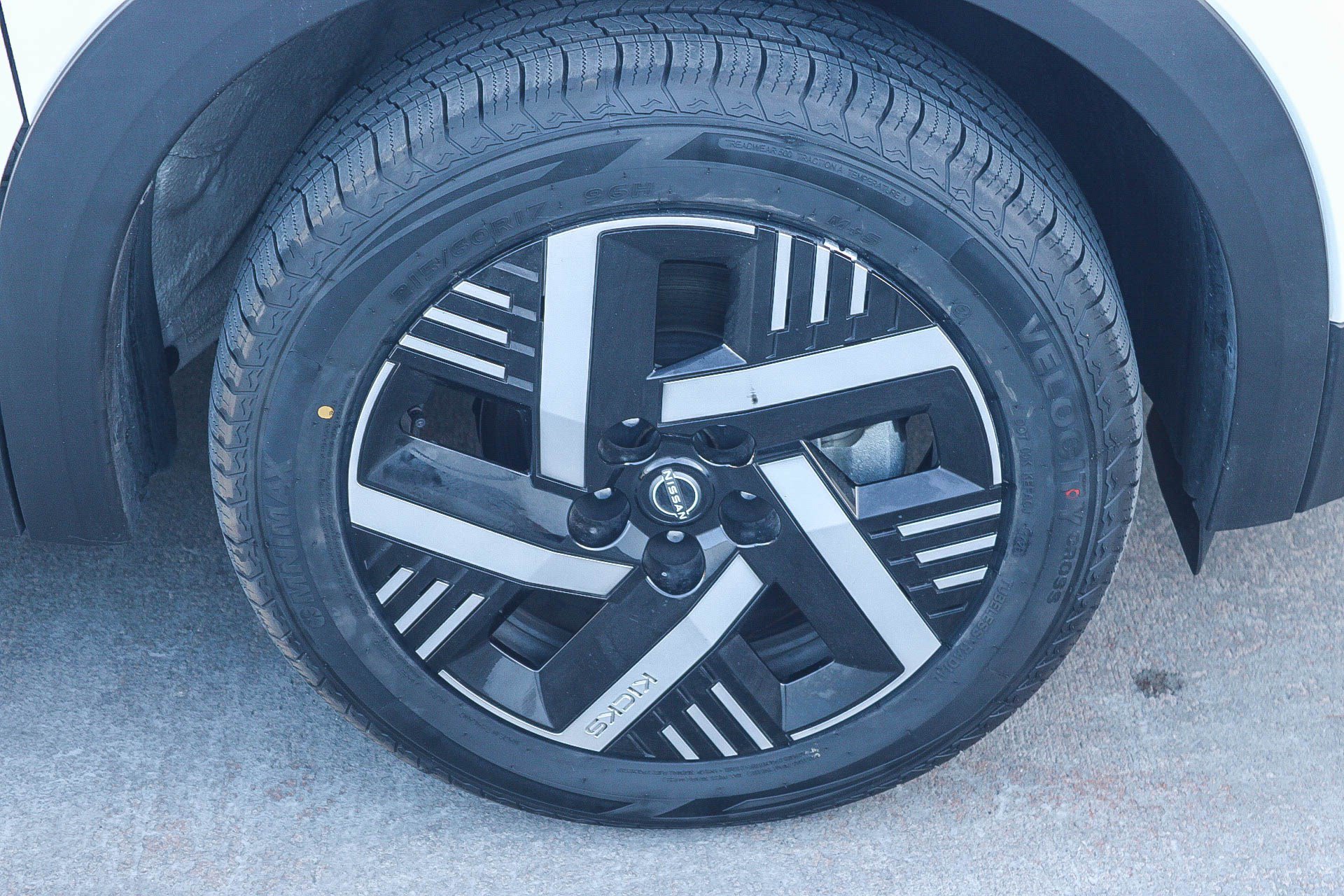 Used 2025 Nissan Kicks SV w/ Charging Package FWD image 11