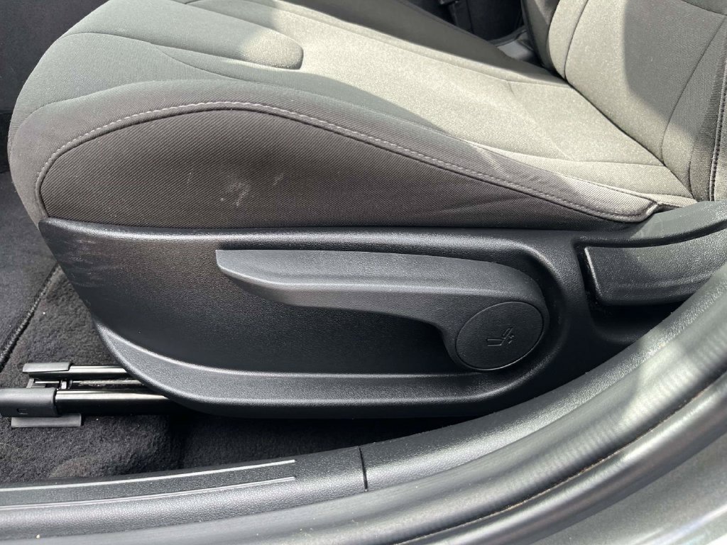 Certified 2025 Hyundai Elantra SEL FWD image 46